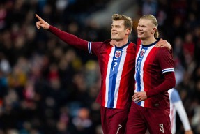 九游体育-哈兰德重返赛场，重要助攻首场状态出色，巴塞罗那观众沸腾！的简单介绍