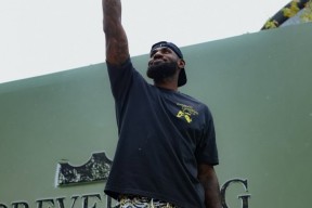 九游娱乐-浓眉哥迎来七赛季高光表现，C9球迷沸腾！的简单介绍